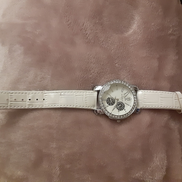 Fashion Watch - Picture 2 of 7